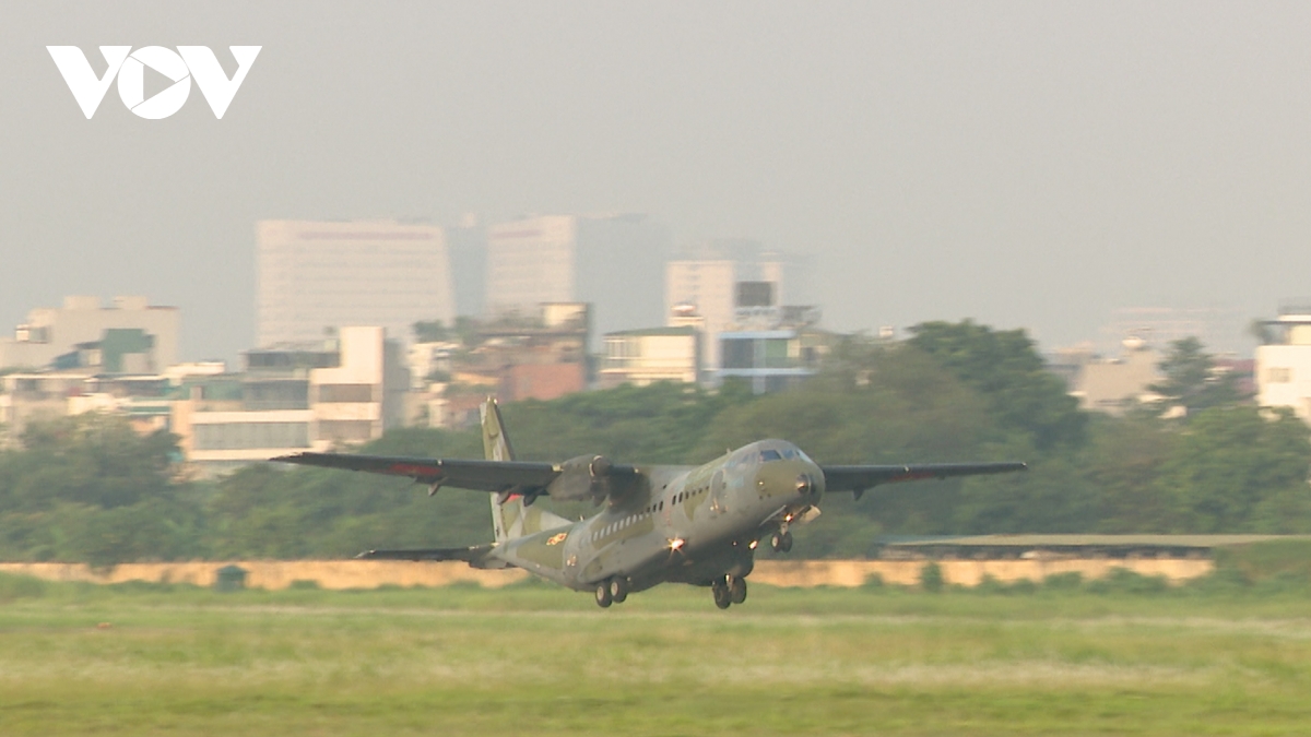“Ngựa thồ” CASA C-295 luyện bay chào mừng Quốc khánh 2/9